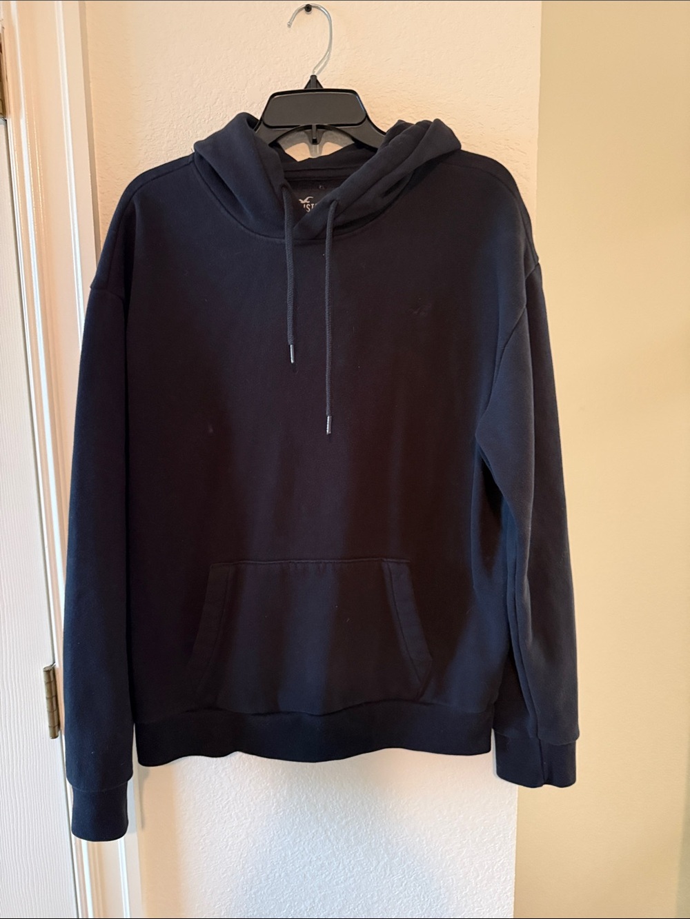 Young Men's Black Hollister Hoodie Sweater - Classic Pullover